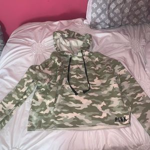 Camo Cropped Hoodie
